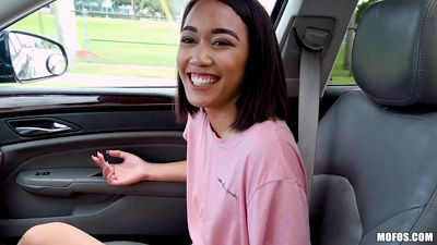 Молоденькая мексиканочка за быстрый секс в машине